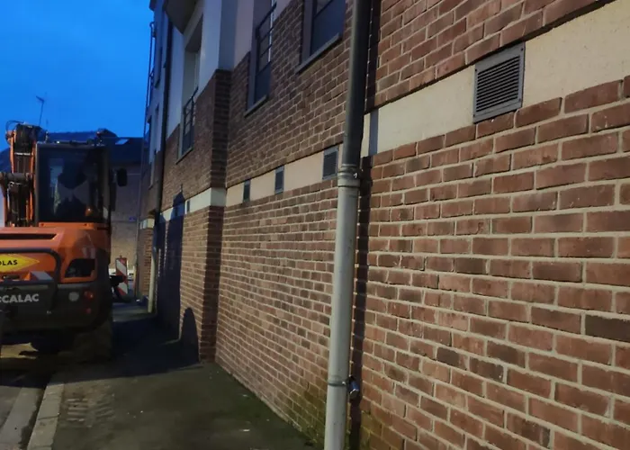 Sublime T2 Lumineux Avec Balcon - Rue Gratuite