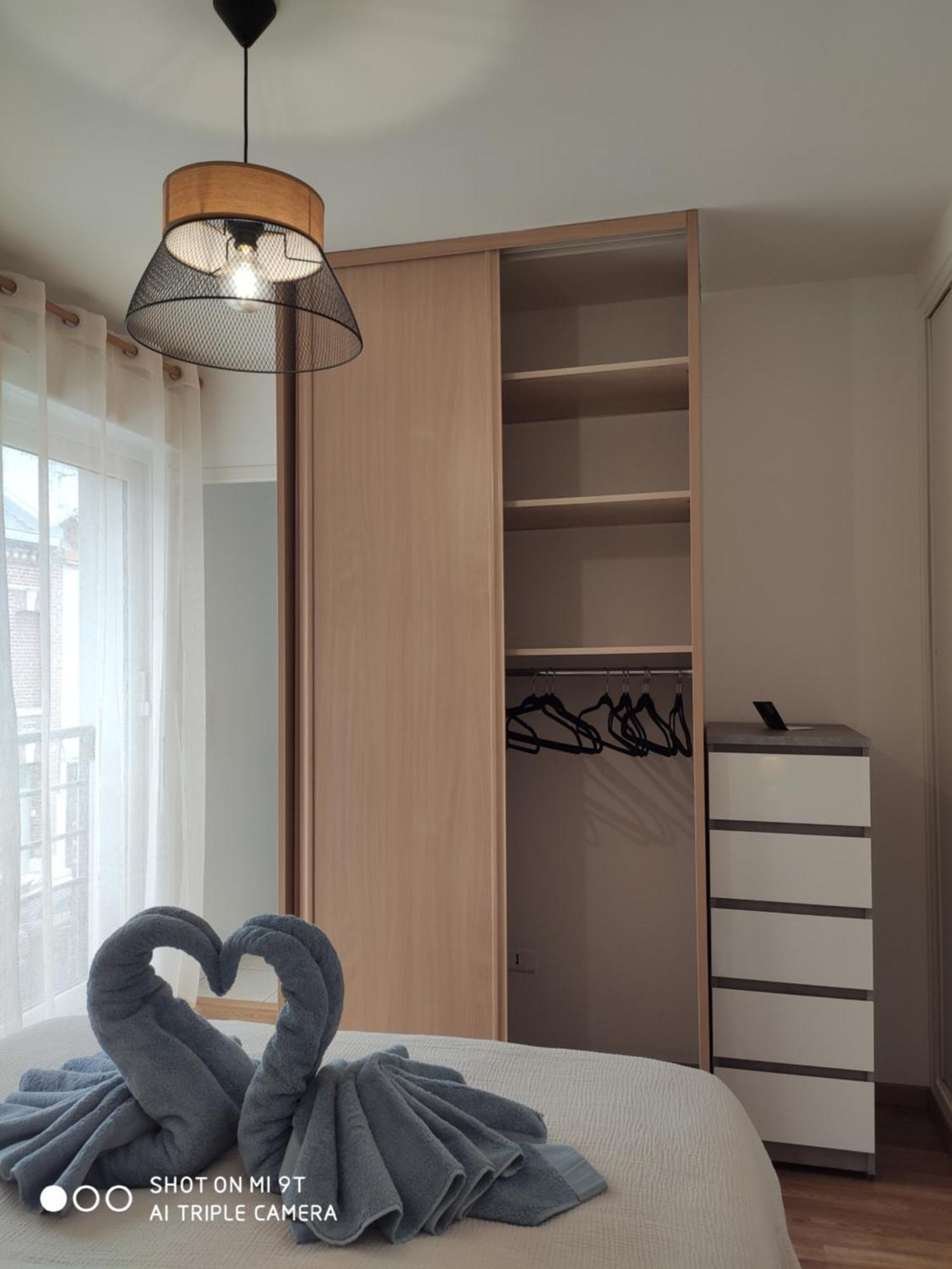 Sublime T2 Lumineux Avec Balcon - Rue Gratuite Amiens